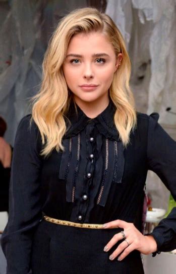 chloë grace moretz personal life.